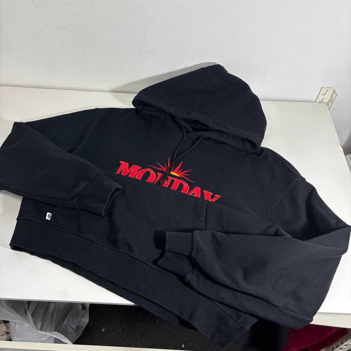 XL 꼼파뇨 블랙 빅로고 후드티 상품이미지2