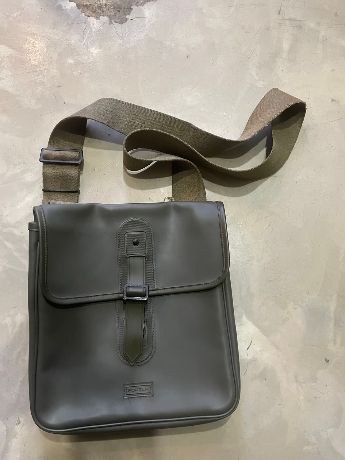 요시다 포터 가죽 크로스백 카키 상품이미지2