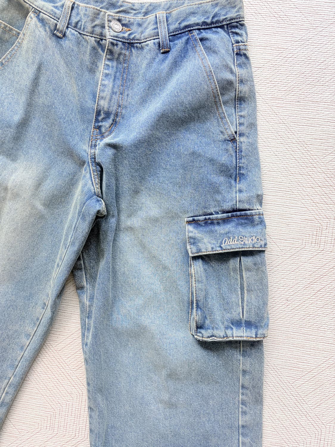 오드스튜디오 샌드 워싱 카고 와이드 데님 팬츠 - LIGHT BLUE 상품이미지3