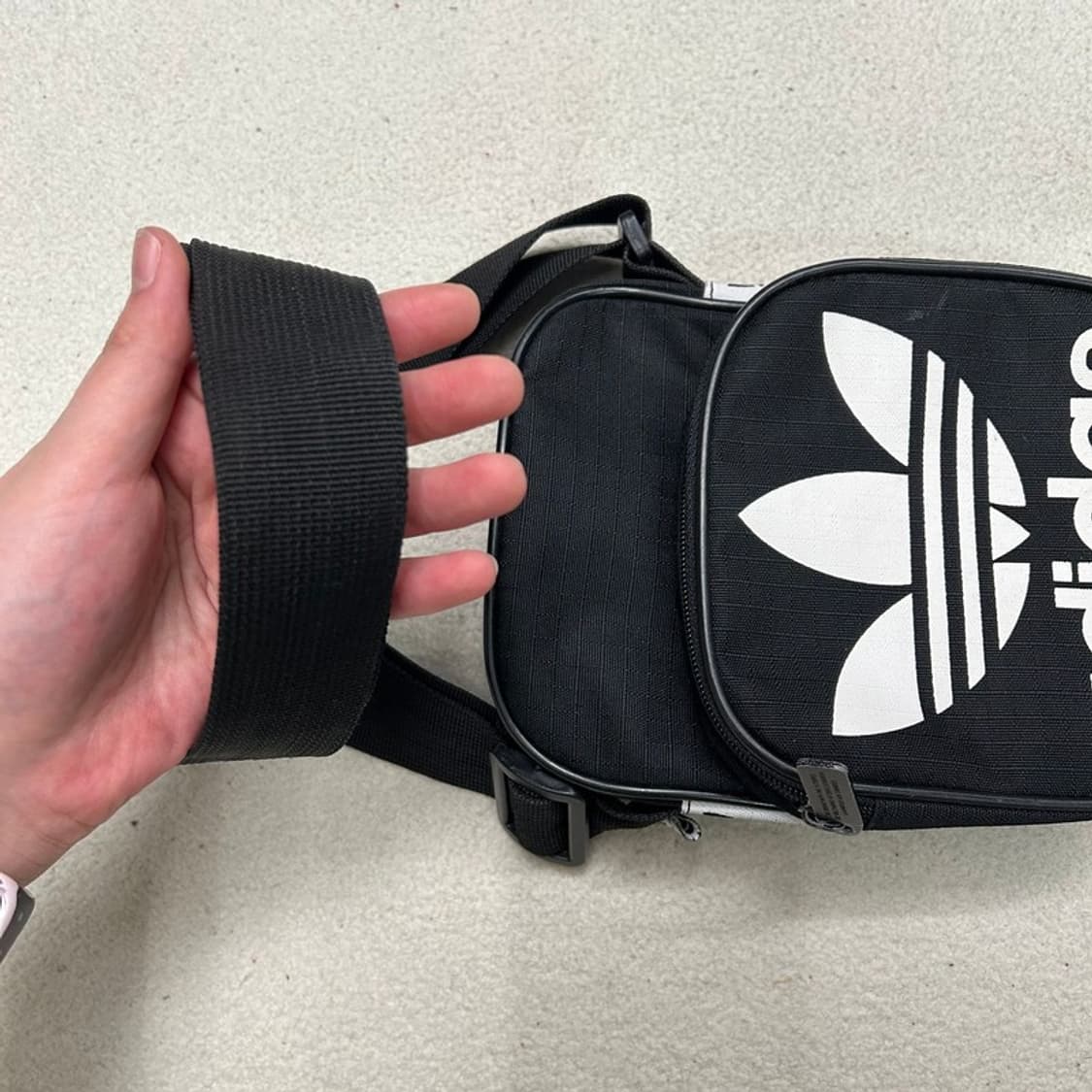 아디다스 트레포일 미니 크로스백 블랙 상품이미지2