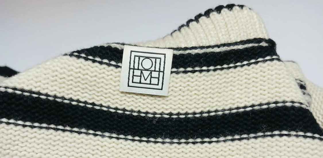 토템 TOTEM 시그니처 스트라이프 폴라 니트 상품이미지3