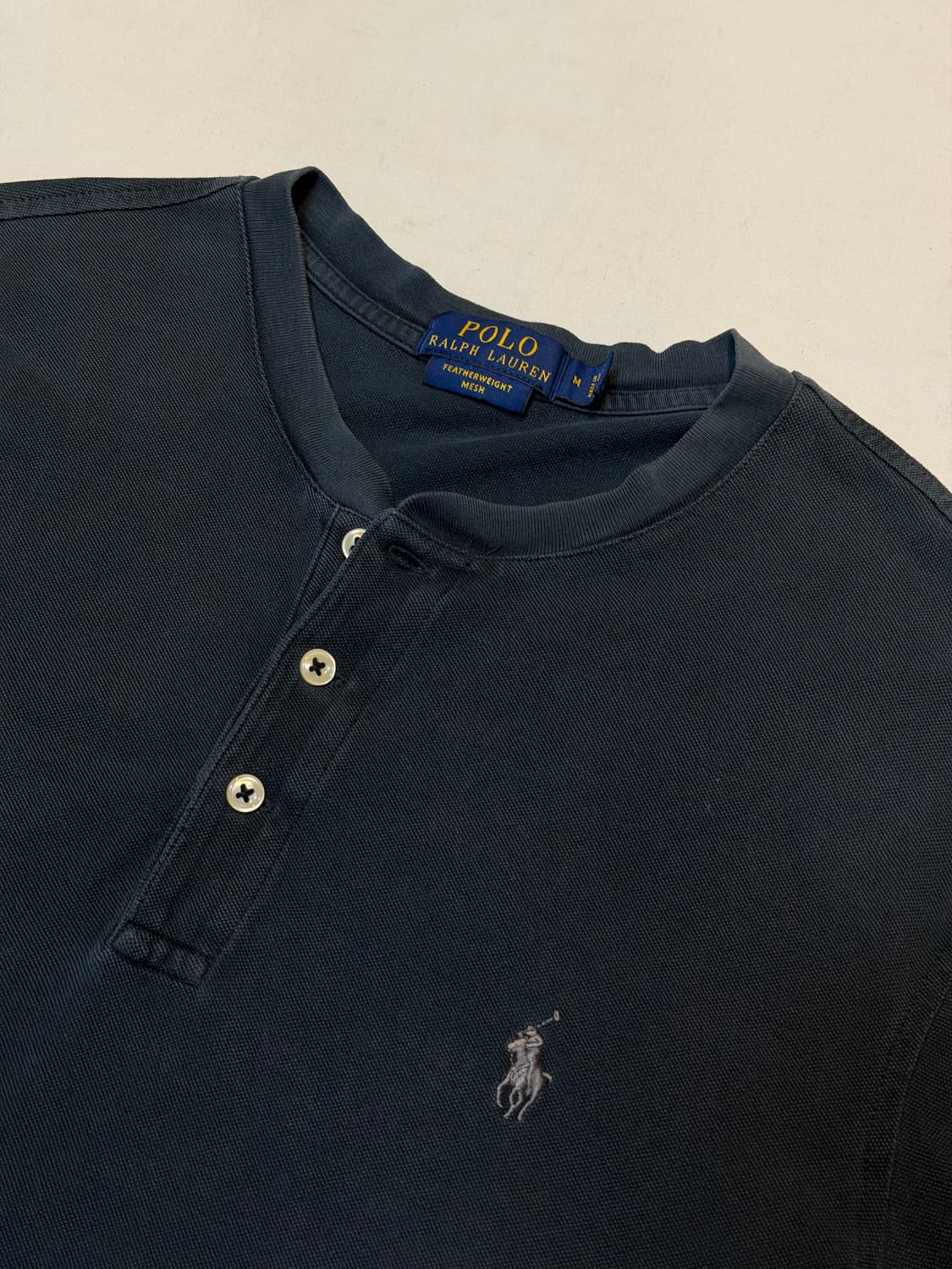 폴로 랄프로렌 가먼트 다이드 헨리넥 반팔 티셔츠 블랙 상품이미지2