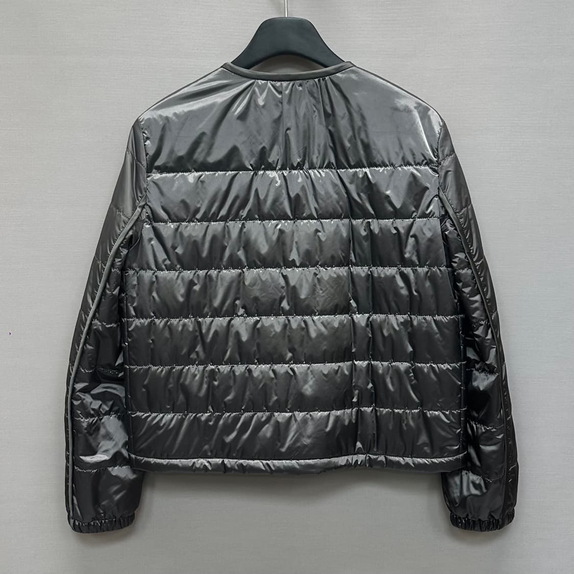 프라다 삼각로고 나일론 경량 패딩 자켓 ( 66~77 ) 상품이미지4