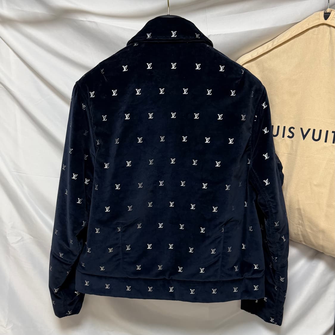 [S+급/48] 루이비통 LV 벨벳 이브닝 모노그램 블루종 자켓 상품이미지5