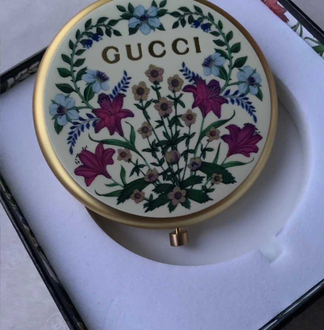 구찌 플로라 원형 손거울  상품이미지3