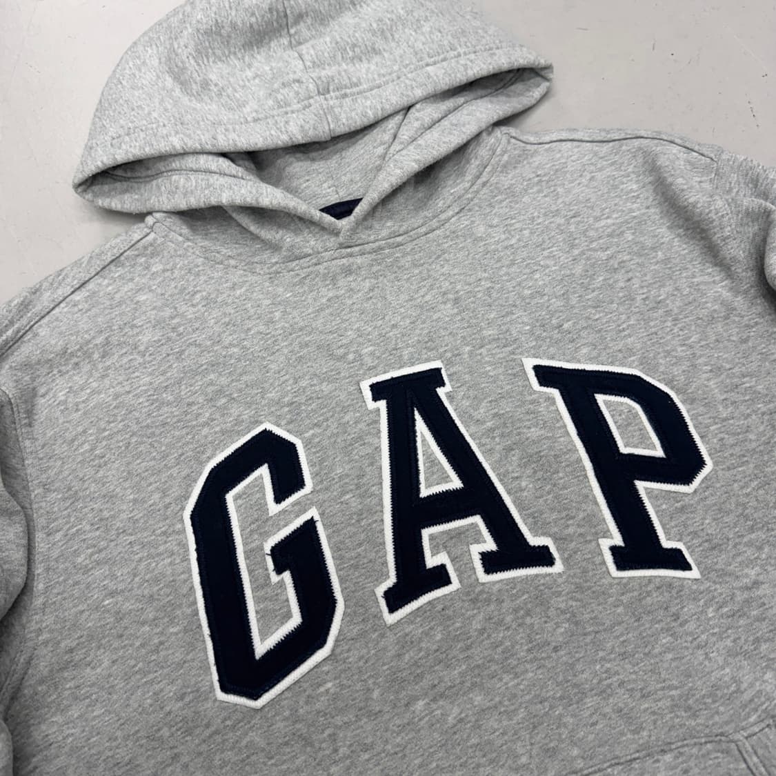 갭 Y2K 빅로고 후드티 그레이 상품이미지3
