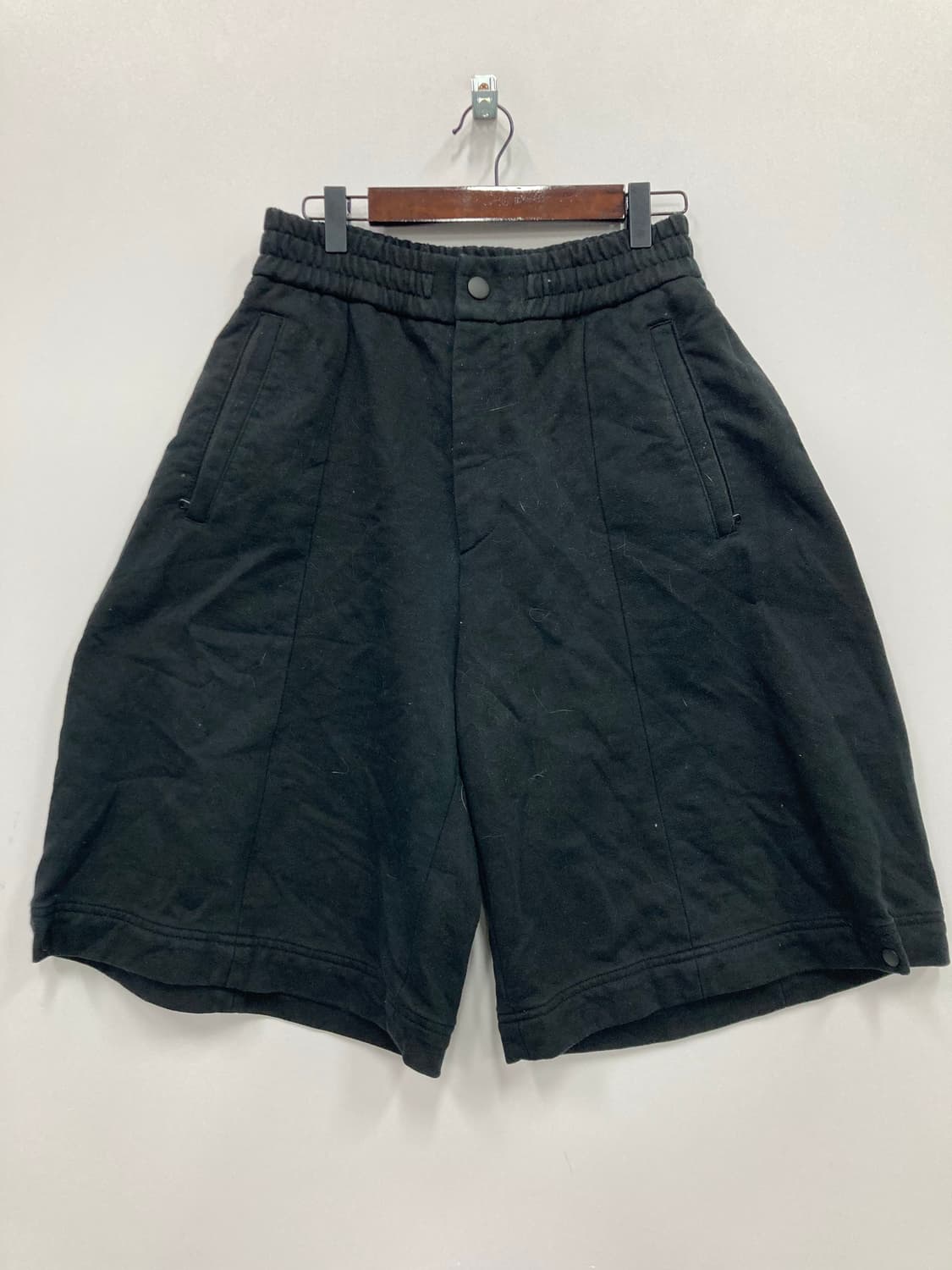 솔리드 핀턱 버뮤다 팬츠 상품이미지1