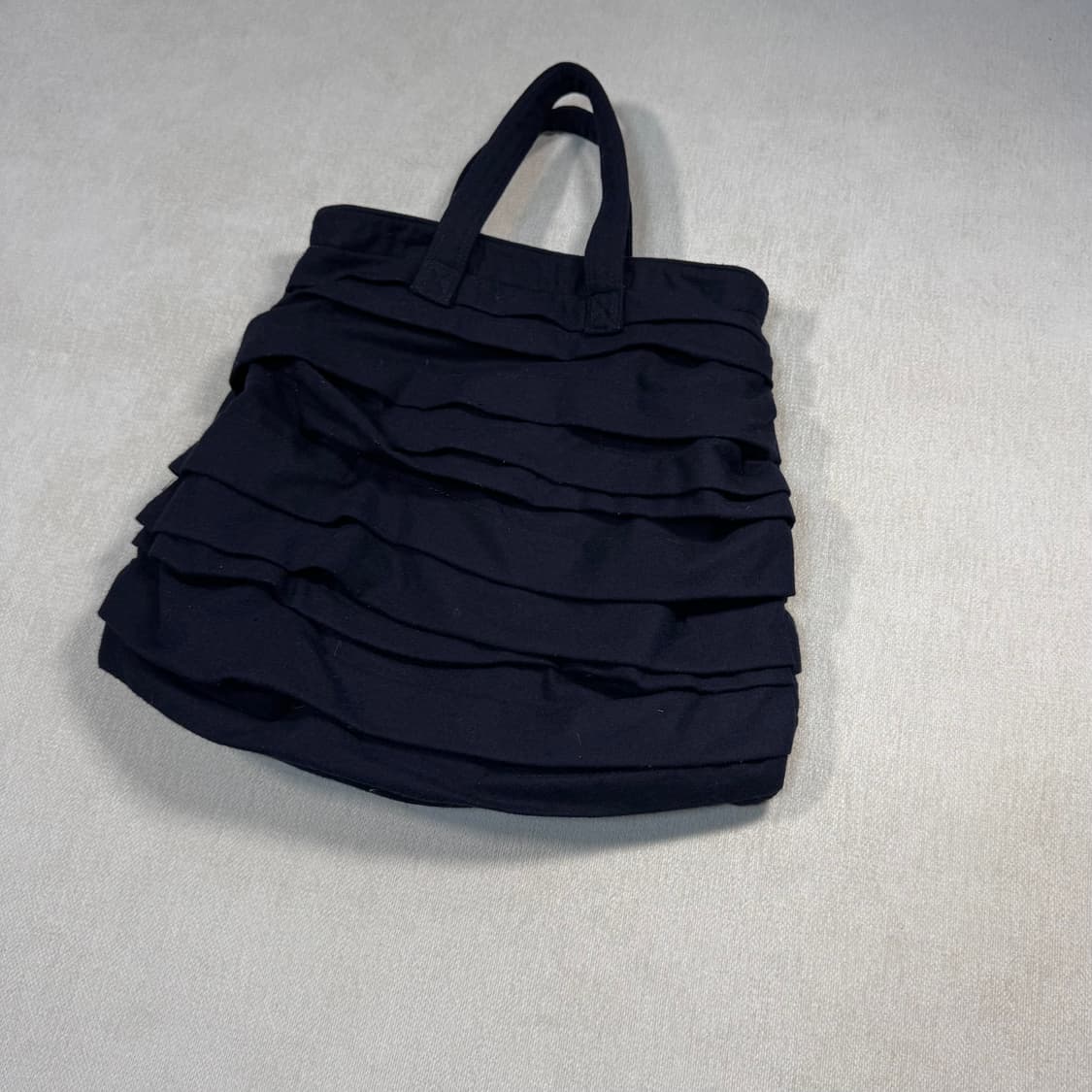 Ruffle Navy Tote Bag 상품이미지2