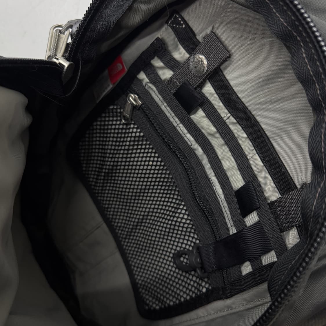 노스페이스 고프코어 카키 그린 미니샷 백팩 상품이미지9