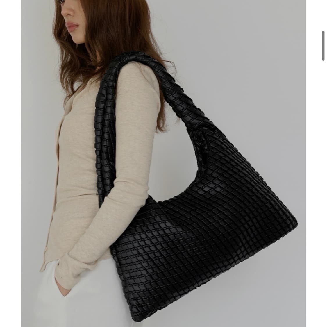 콰니 kwani textured hobo bag 블랙 상품이미지2