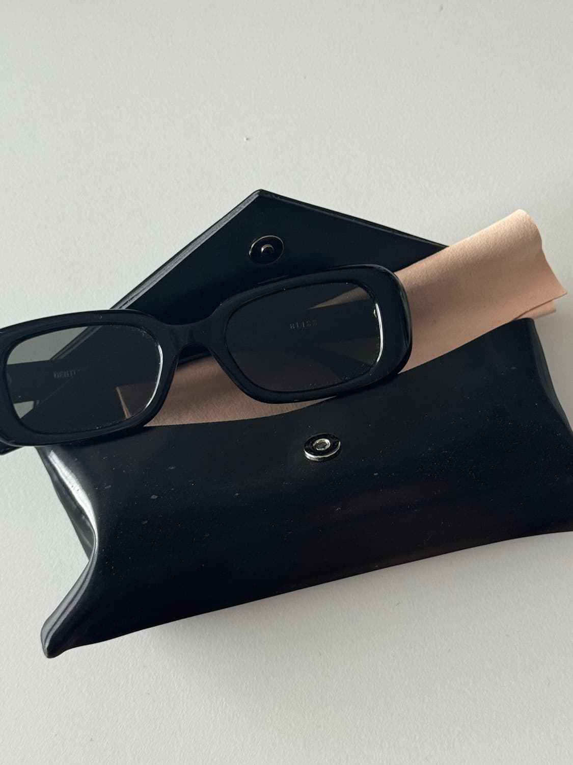 젠틀몬스터 블리스 BLISS-01 선글라스 블랙 상품이미지2