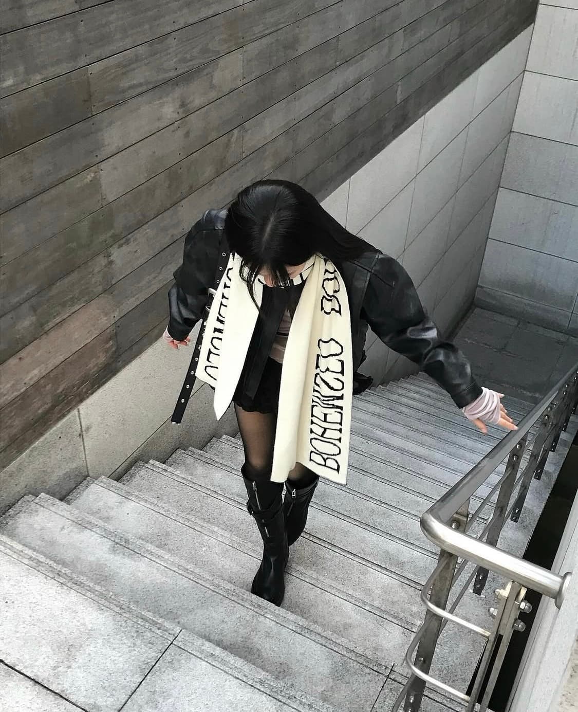 보헤미안 서울 JACQUARD KINT MUFFLER BLACK&IVOR 상품이미지1