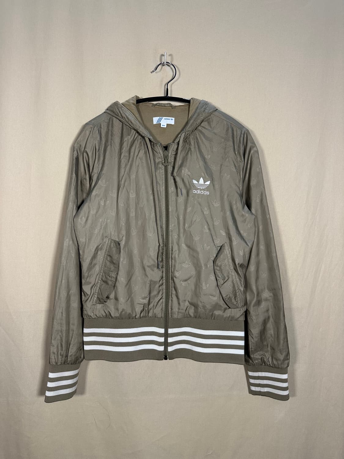 아디다스 올드스쿨 카키올리브 대장 바람막이 처분  상품이미지1