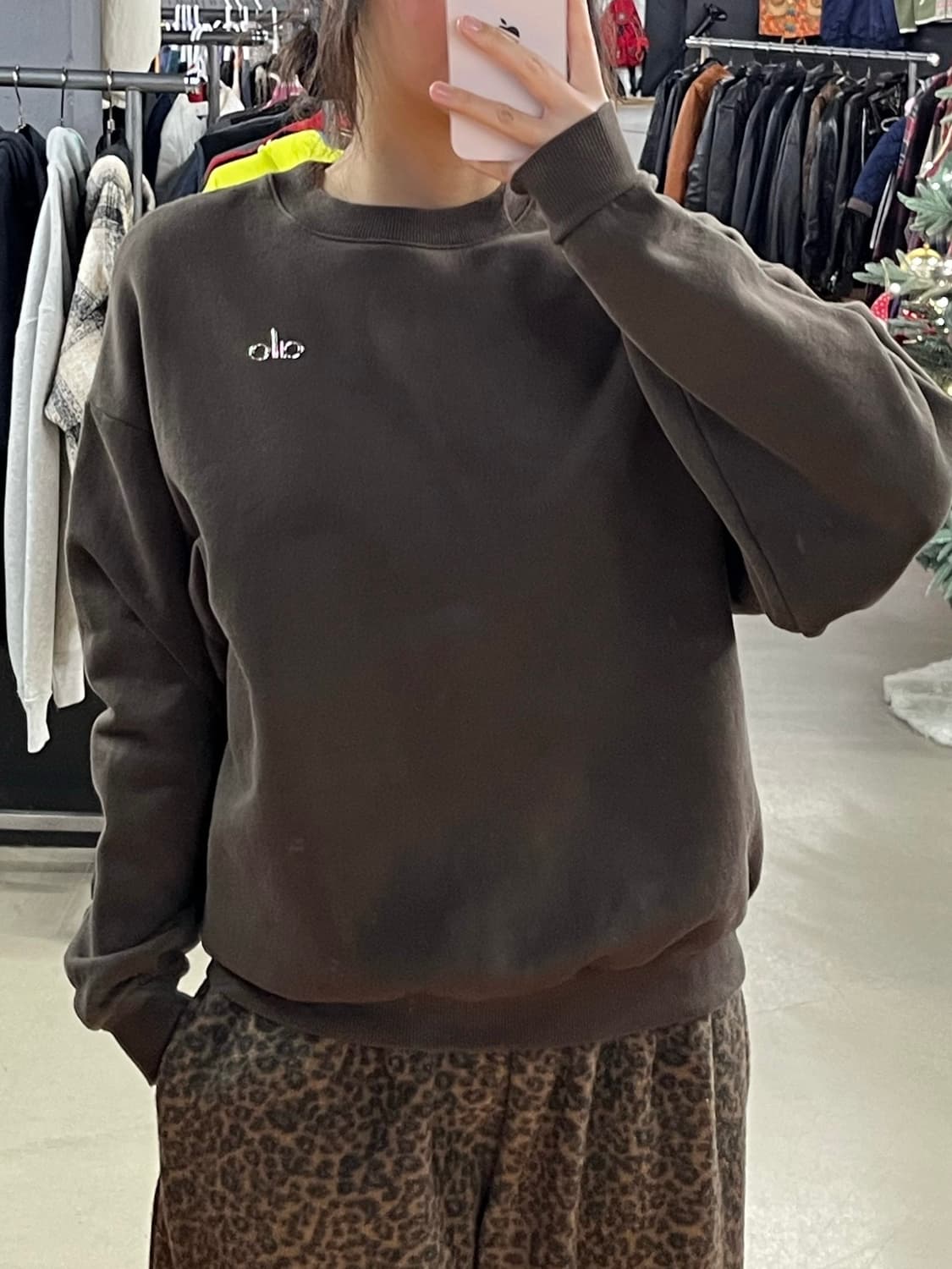 알로 브라운 맨투맨 상품이미지1