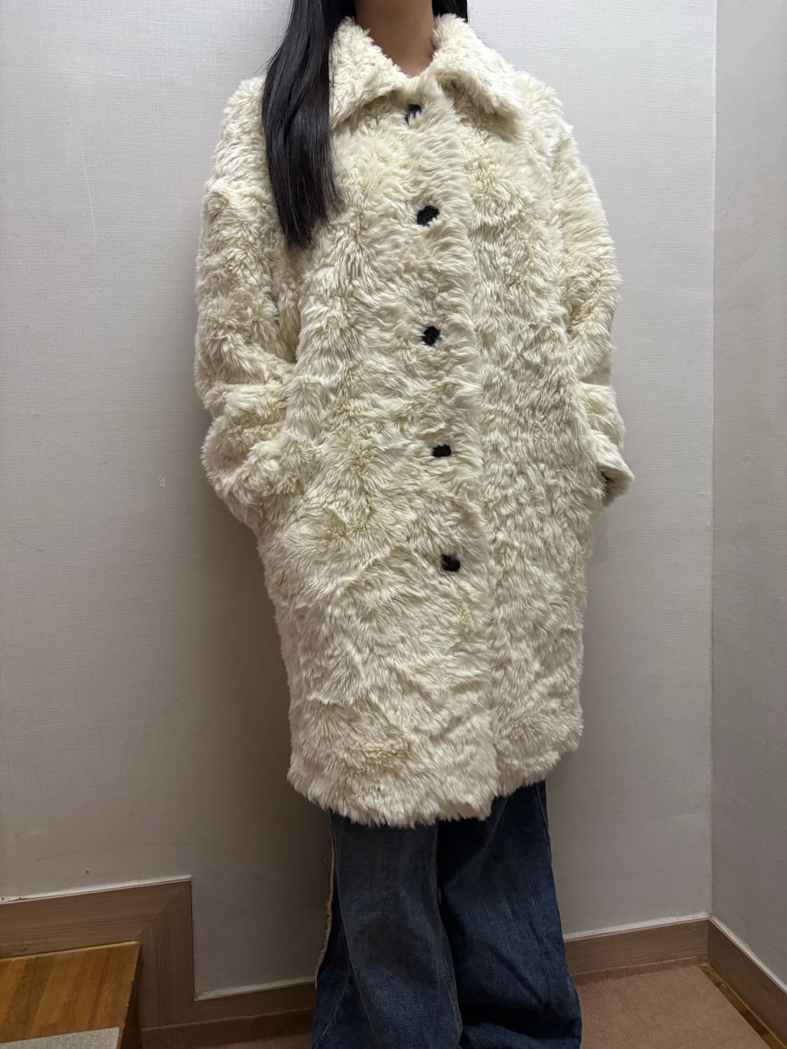 포에트서울 아이보리 롱 퍼 코트 상품이미지4