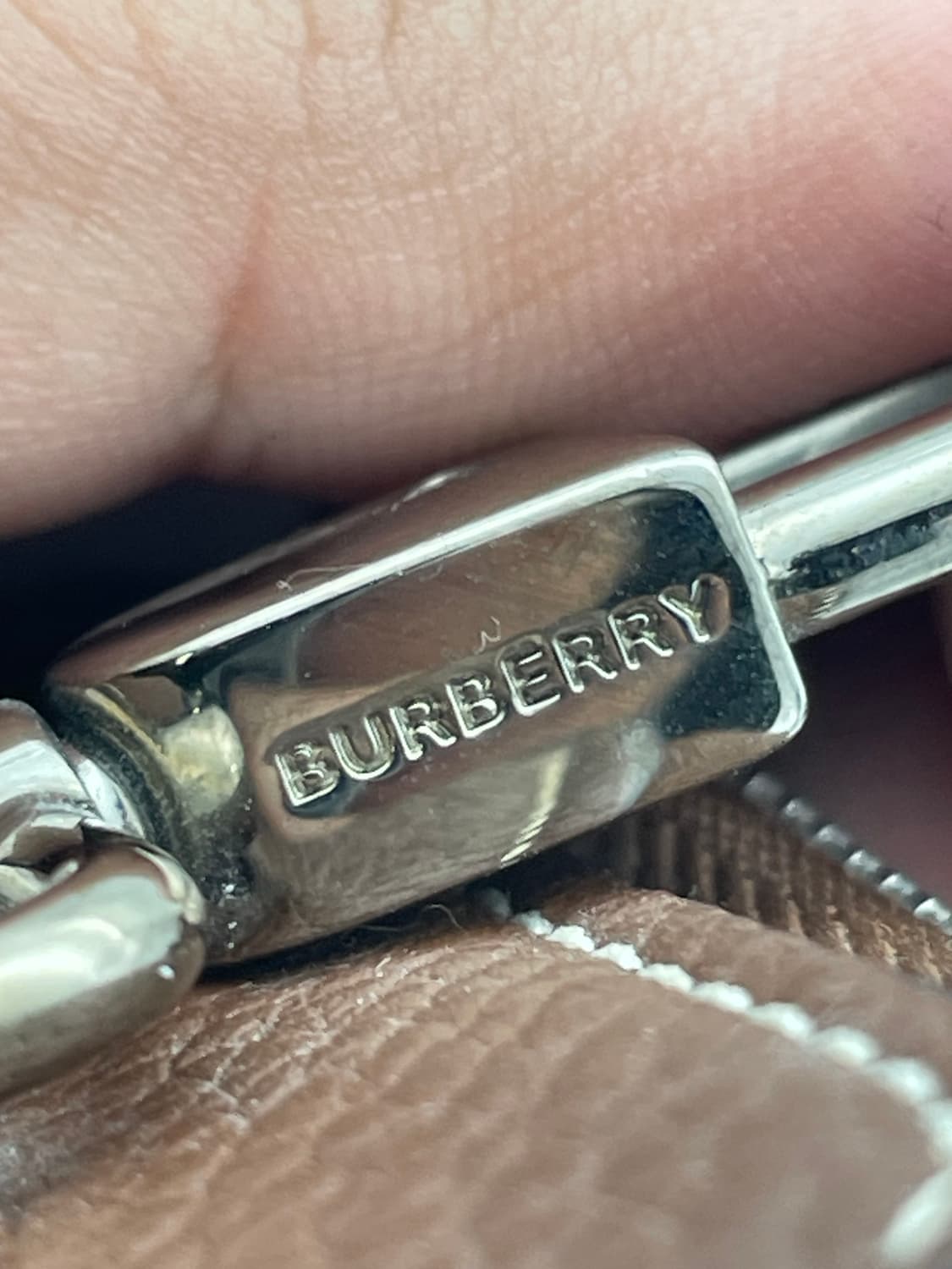 [ 정품 ] 버버리 스트랩 지퍼 카드지갑 브라운  상품이미지9