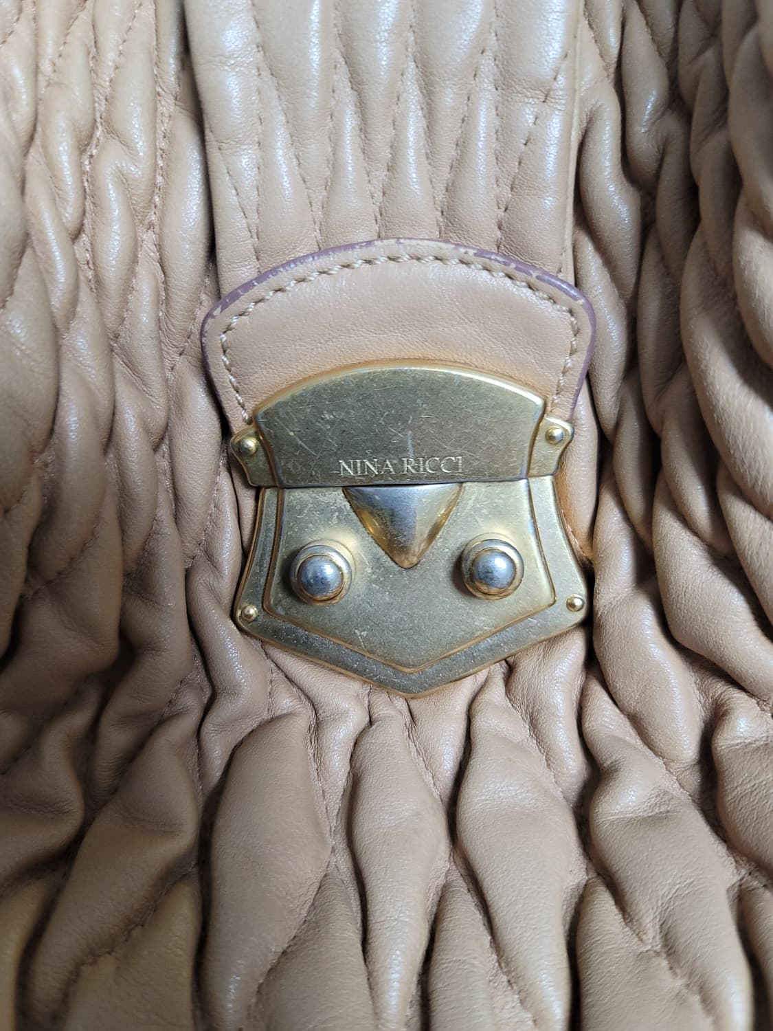 니나리치 연핑크가죽 체인 호보백

저렴하게 미우미우맛 제대로

사용감있으 상품이미지3