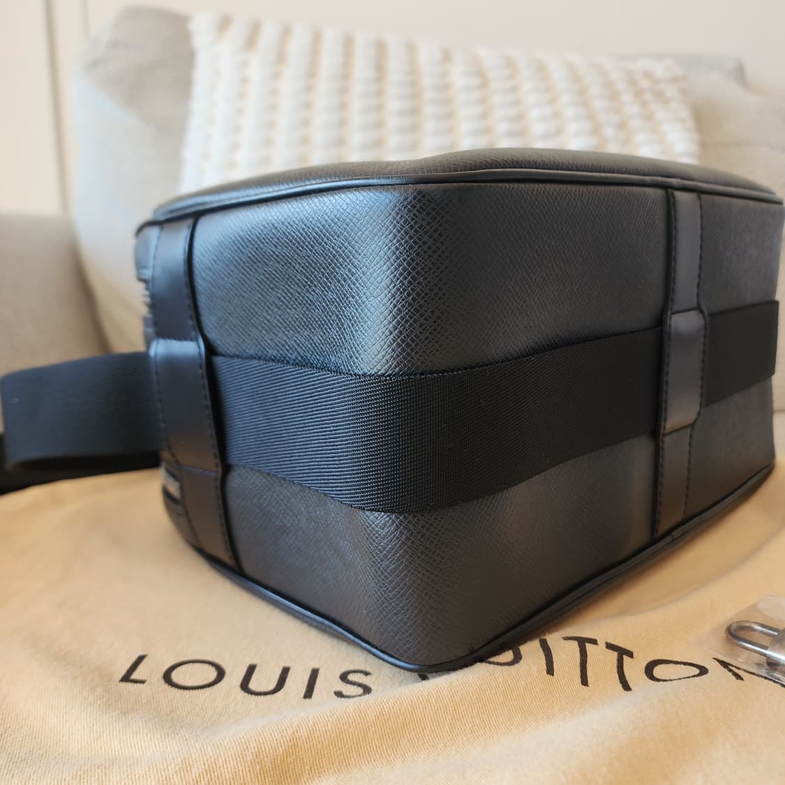 상태최상 루이비통 타이가 리포터 PM 크로스백 숄더백 알드워즈 블랙 상품이미지8