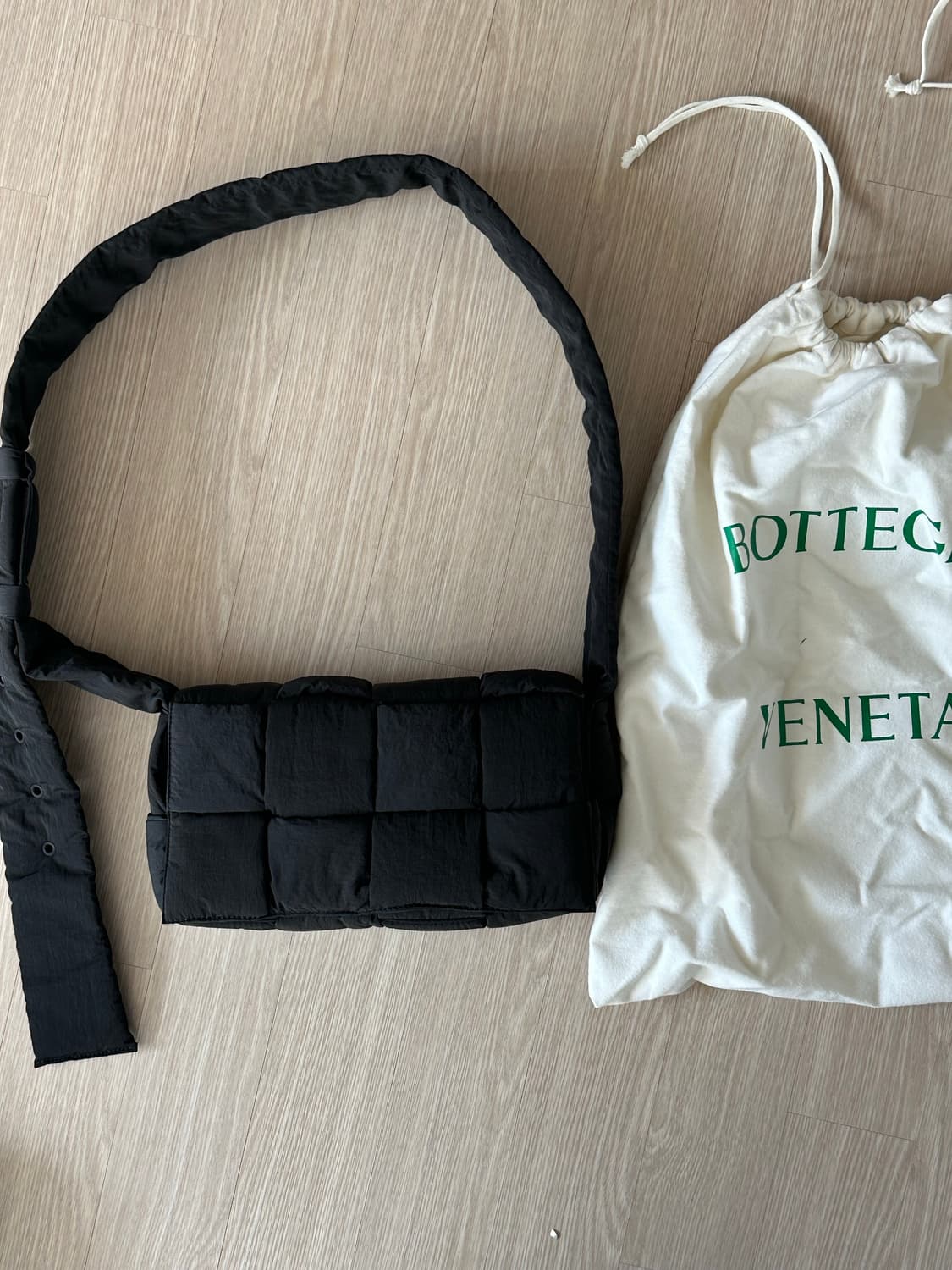 보테가베네타 패딩 카세트백 상품이미지8
