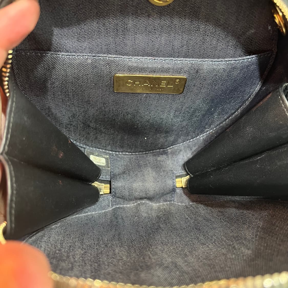 [정품] 샤넬 AS0075 크럼블 카프스킨 앙 보그 라운드 사첼백 시즌백 상품이미지7