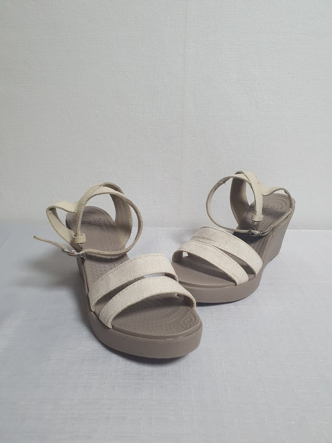 240mm 크록스 레이 웨지 샌들 베이지 W7 상품이미지1