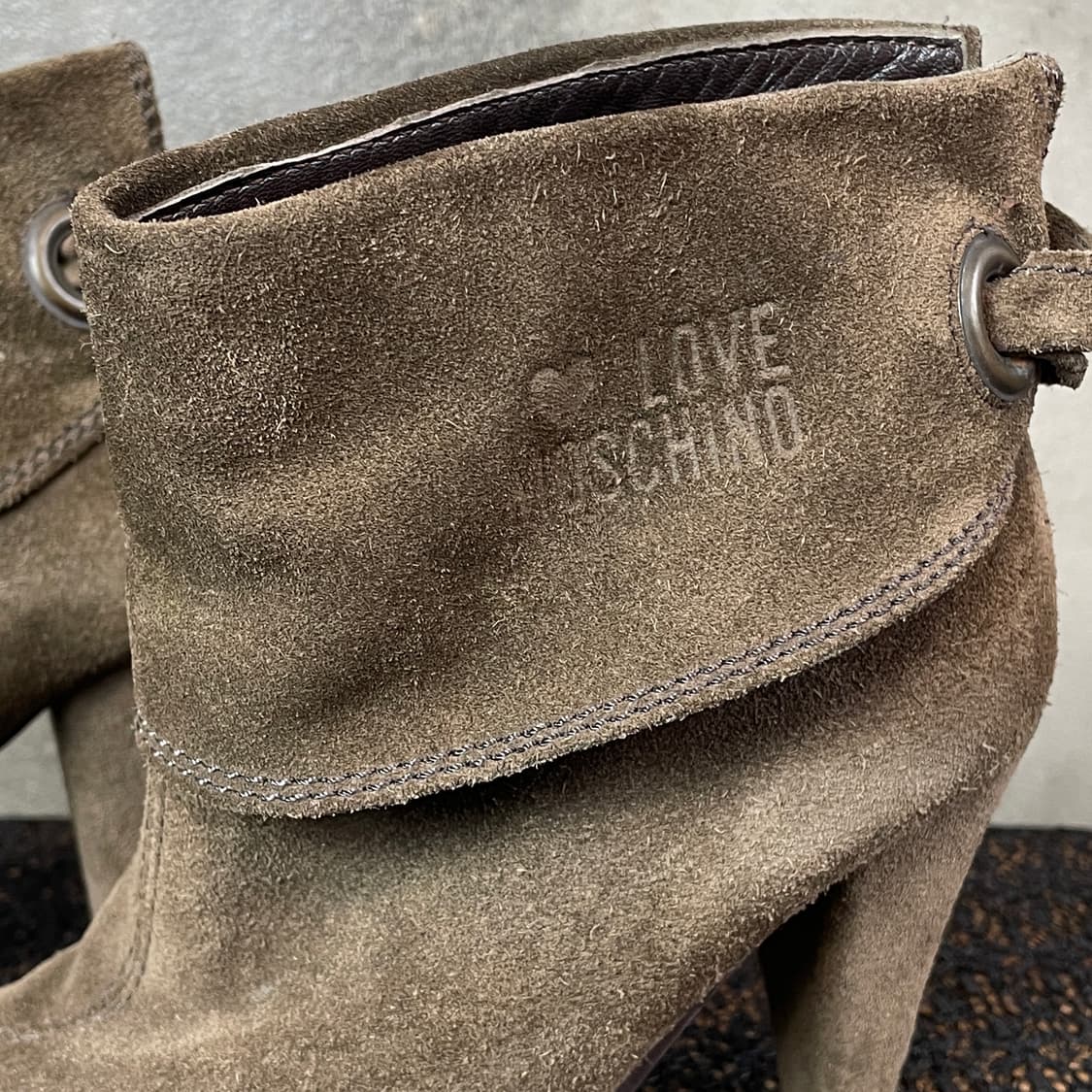 모스키노 스웨이드 힐 상품이미지2