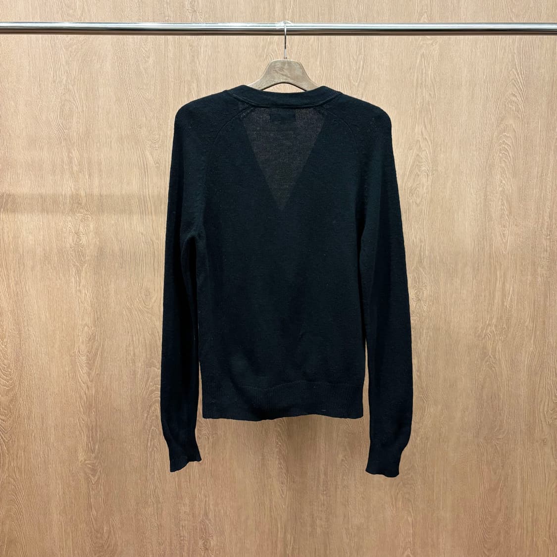 빔즈 하트 울 브이넥 베이직 가디건 패치 포켓 리브 마감 디테일 블랙 상품이미지3