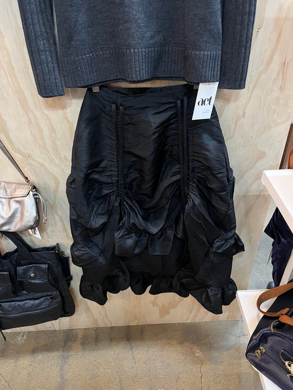셔링 언발란스 스커트 블랙 상품이미지4