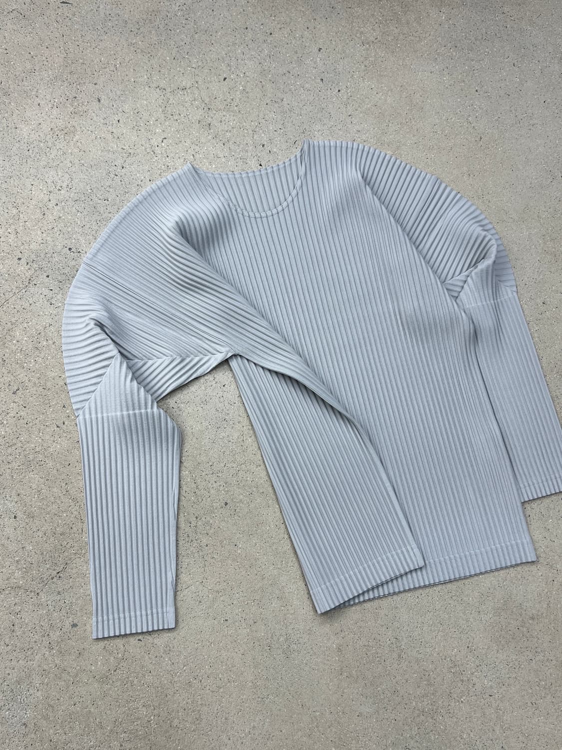 옴므플리세 베이직 라이트그레이 크루넥 롱슬리브 상품이미지3