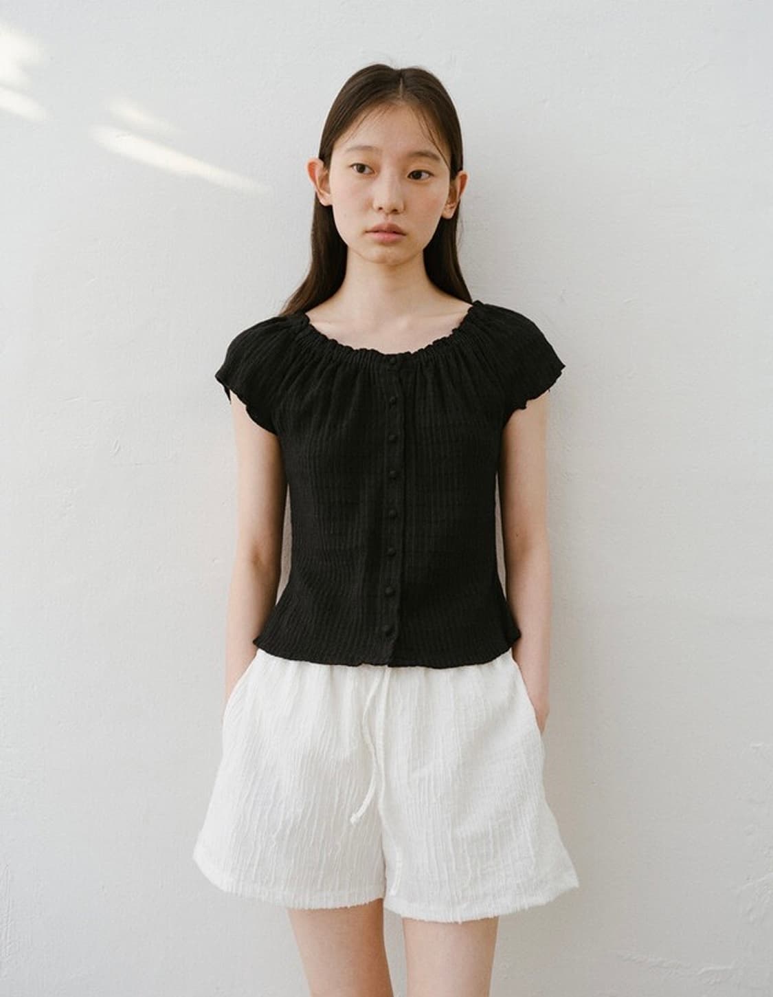 유라고 urago soap button half blouse black 상품이미지1