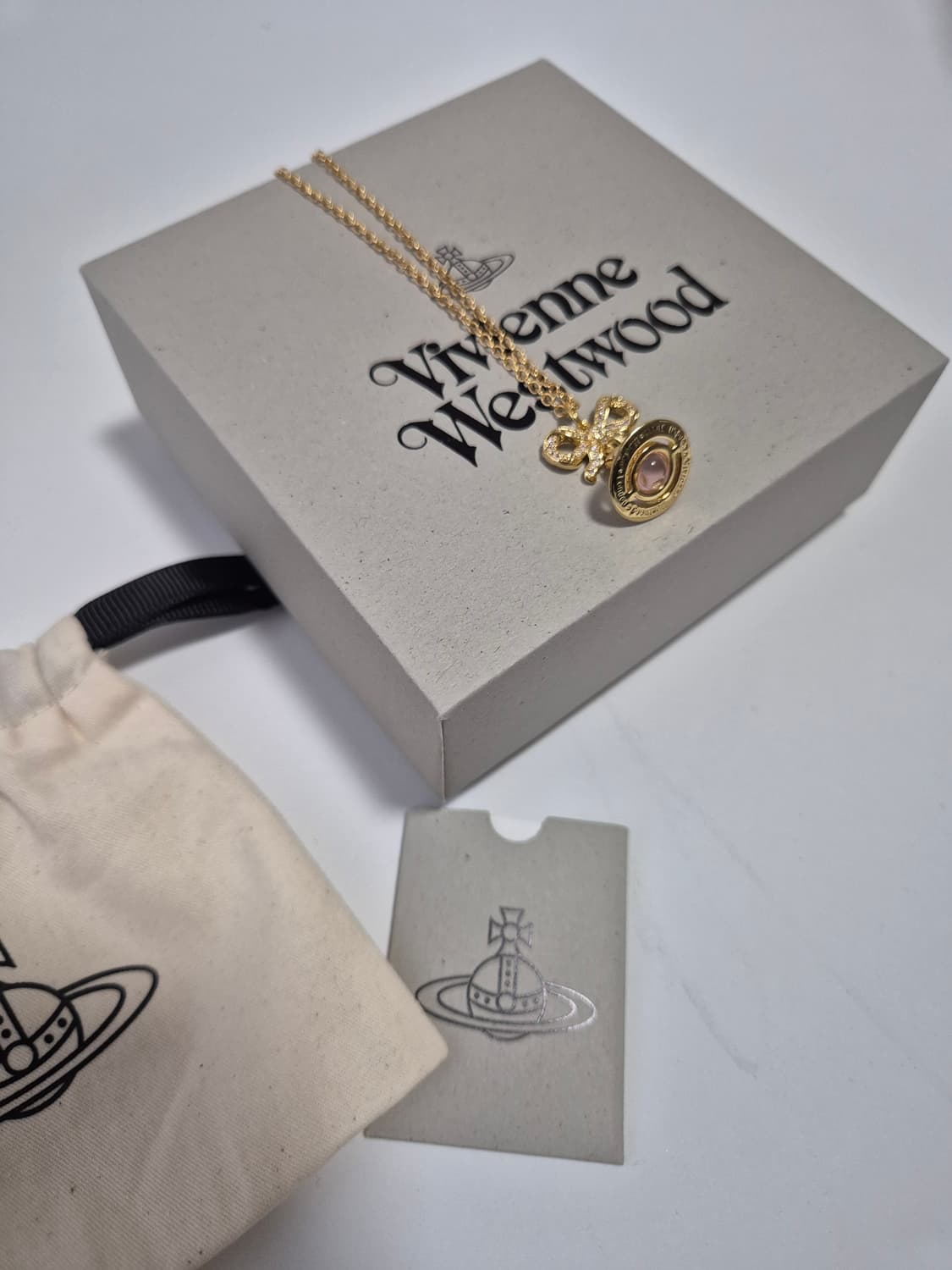 비비안웨스트우드 골드 옥타비에 피치 리본 오알비 목걸이 상품이미지5