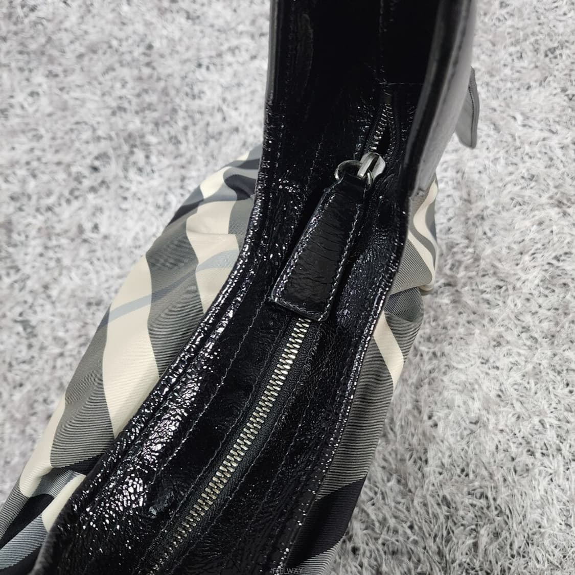 버버리 체크 호보백 상품이미지5