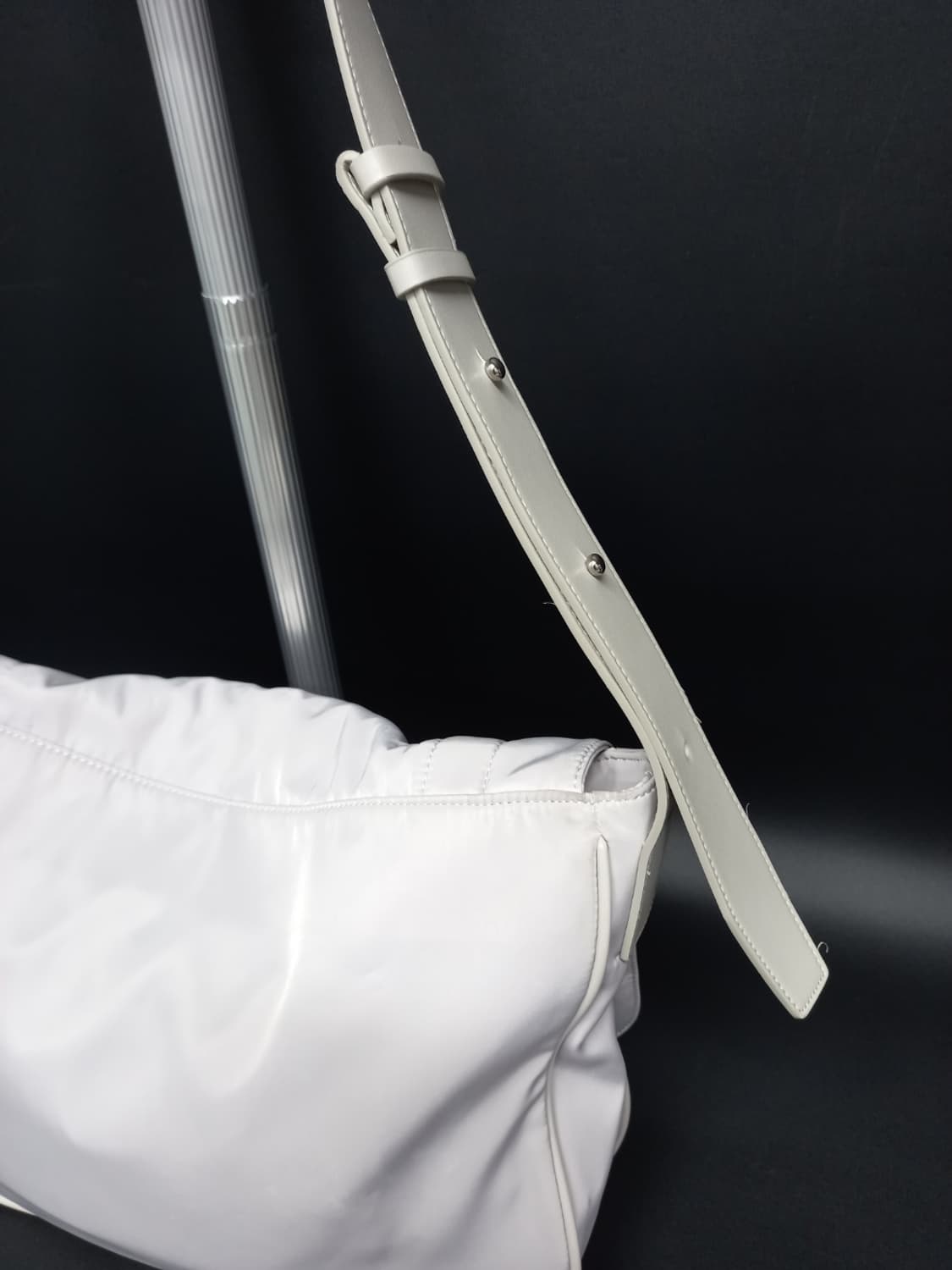 마뗑킴 그레이 숄더 앤 크로스 상품이미지6