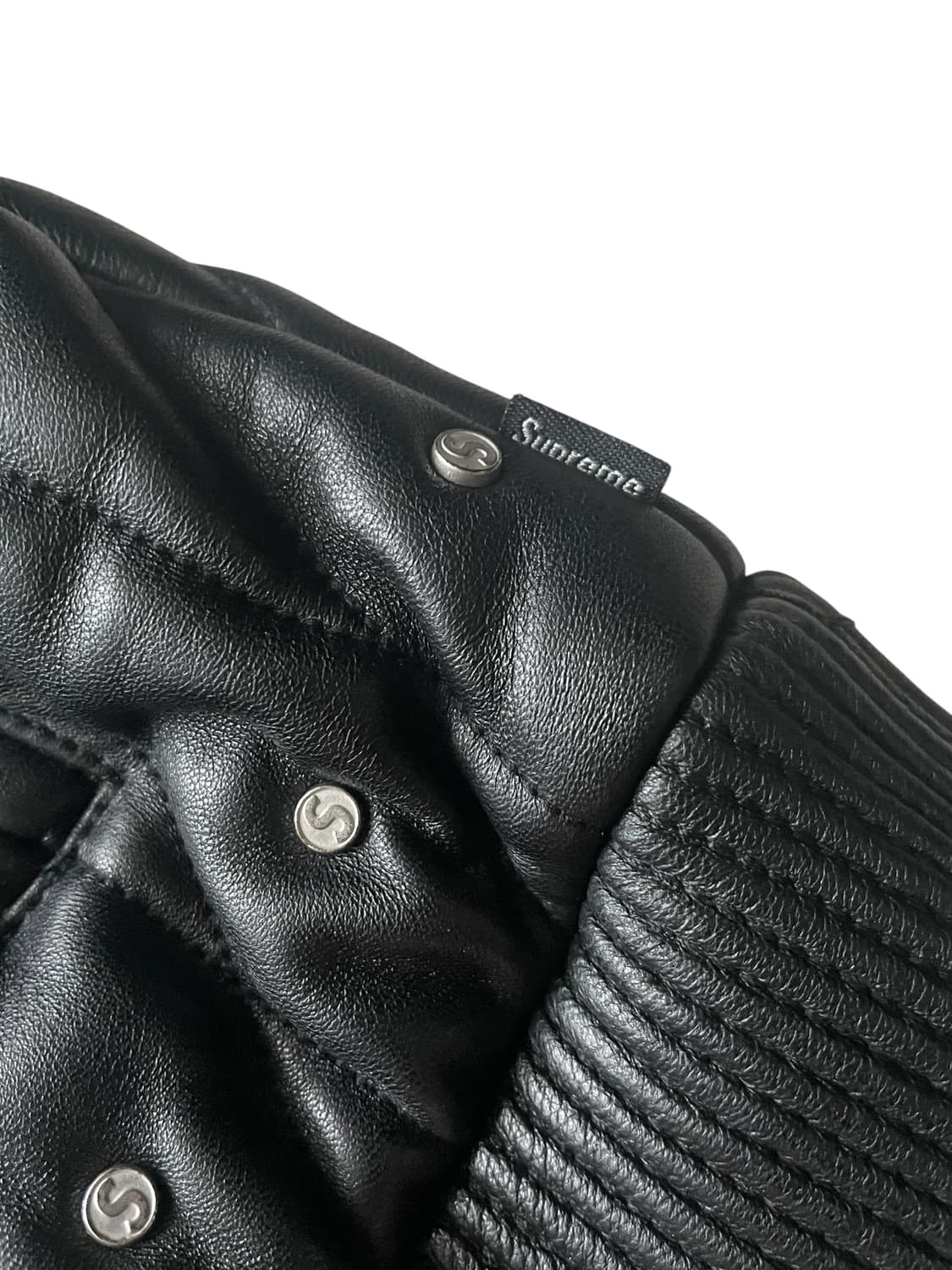 슈프림 18fw 퀄티드 스터드 레더 자켓 상품이미지7