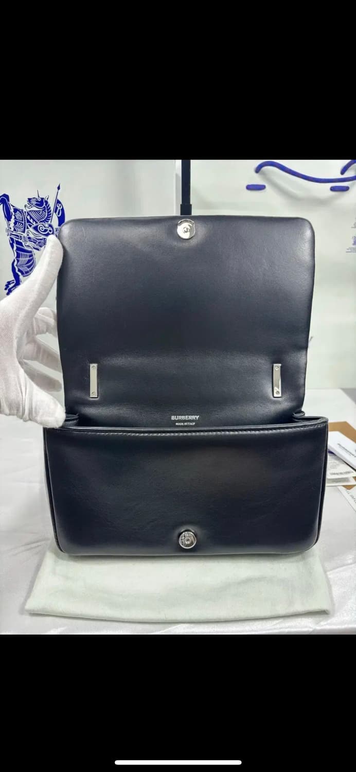 (새상품)버버리 퀼팅 램스킨 스몰 롤라 백 블랙 8059510 상품이미지8
