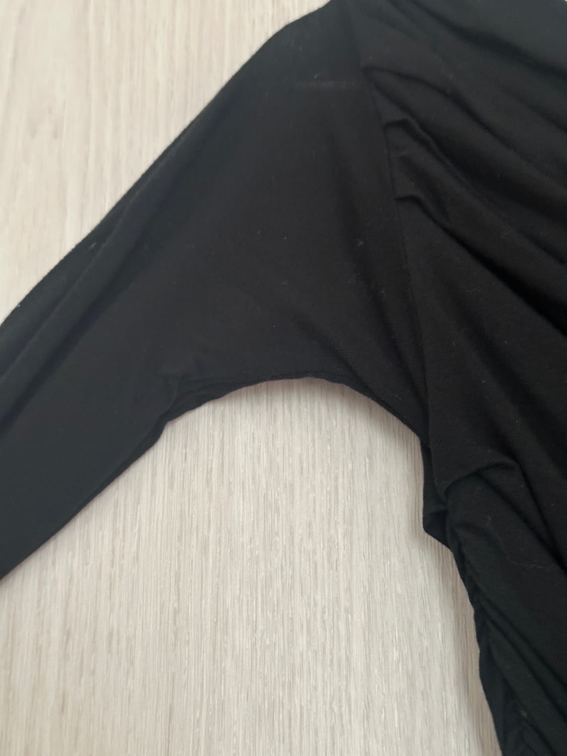 쓰리타임즈 드레이프 탑 블랙 상품이미지2