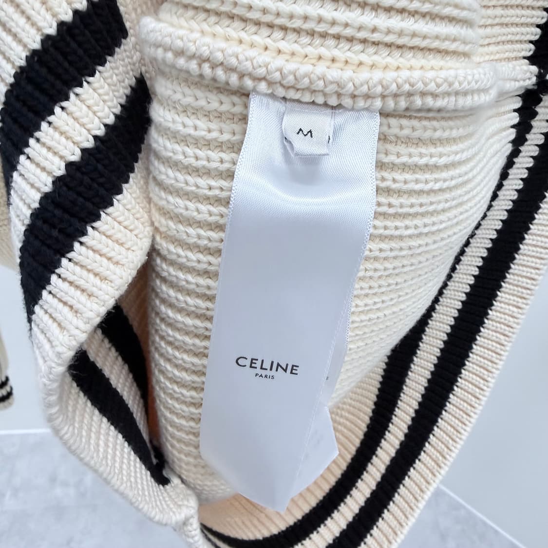 [S+급/M] 24FW 셀린느 C로고 컬리지 가디건 아이보리 상품이미지7