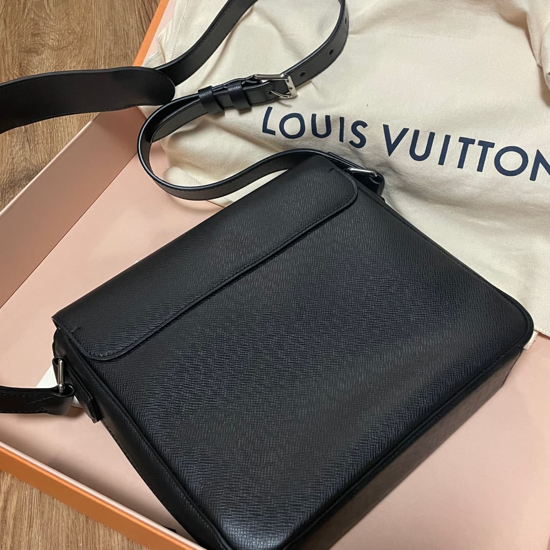 (새상품) 루이비통 로만PM 남자 크로스백 상품이미지4