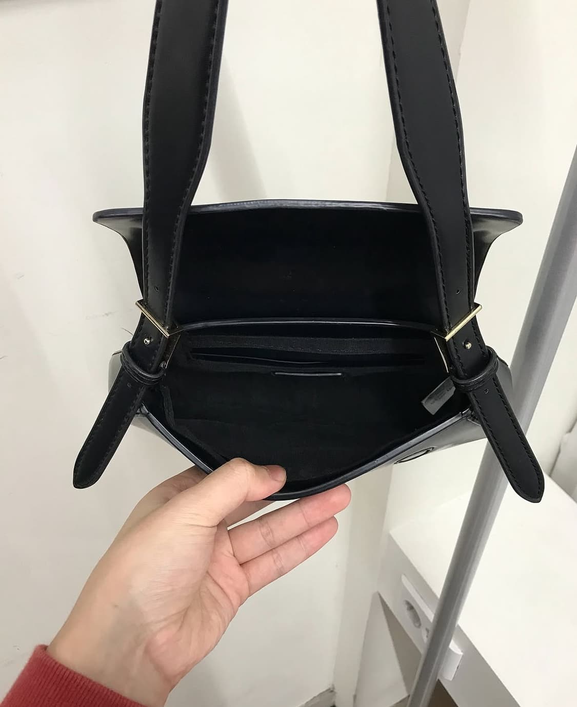 자라 레더 블랙 숄더백 가방 상품이미지7