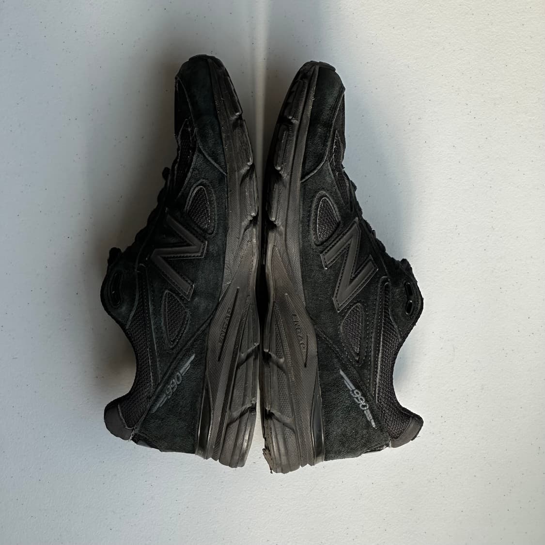 New Balance 990 V4 triple black shoes 상품이미지7