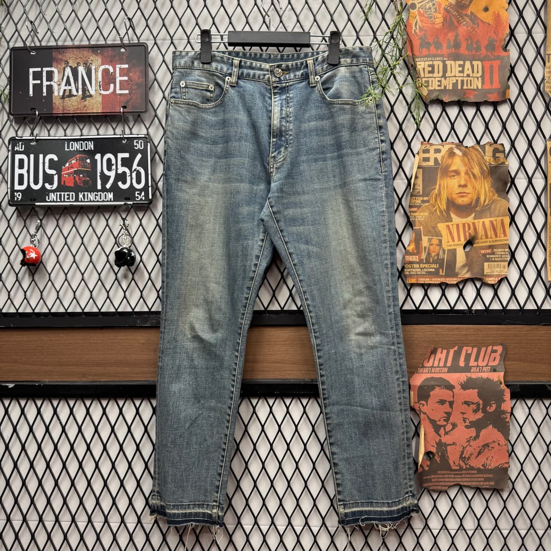 2017 F/W 솔리드옴므 워싱 데님 팬츠 후면 레더 패치 포인트 중청 상품이미지2