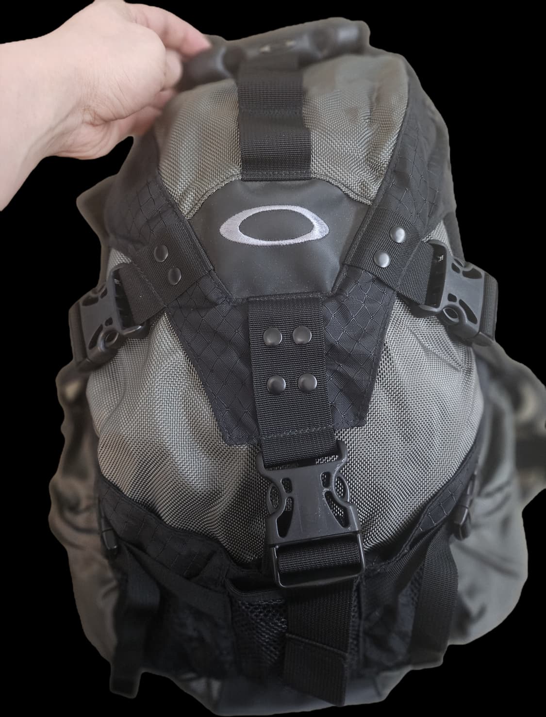 오클리 아이콘 백팩 블랙/그레이 판매합니다 상품이미지2