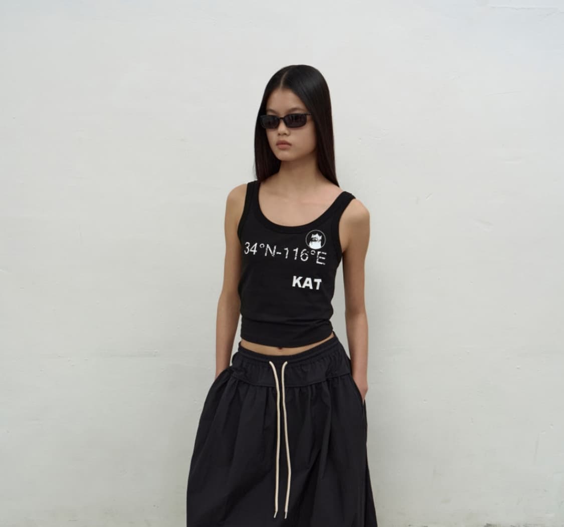 LCDC KAT PRINT SLIM TANK TOP 블랙 상품이미지2