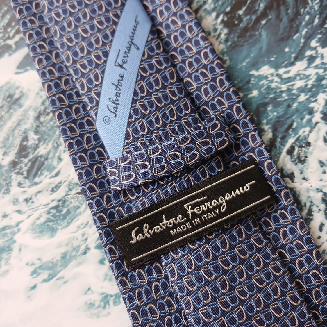페라가모 실크 블루 간치니 패턴 넥타이 8cm A+등급 A19396
 상품이미지8