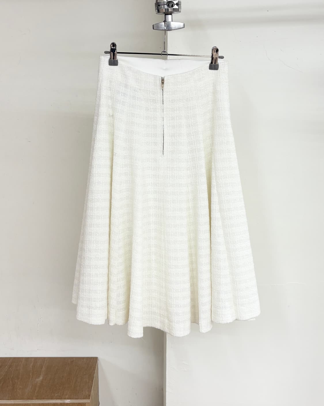 오브제 화이트 버튼 플레어 트위드 스커트 상품이미지4