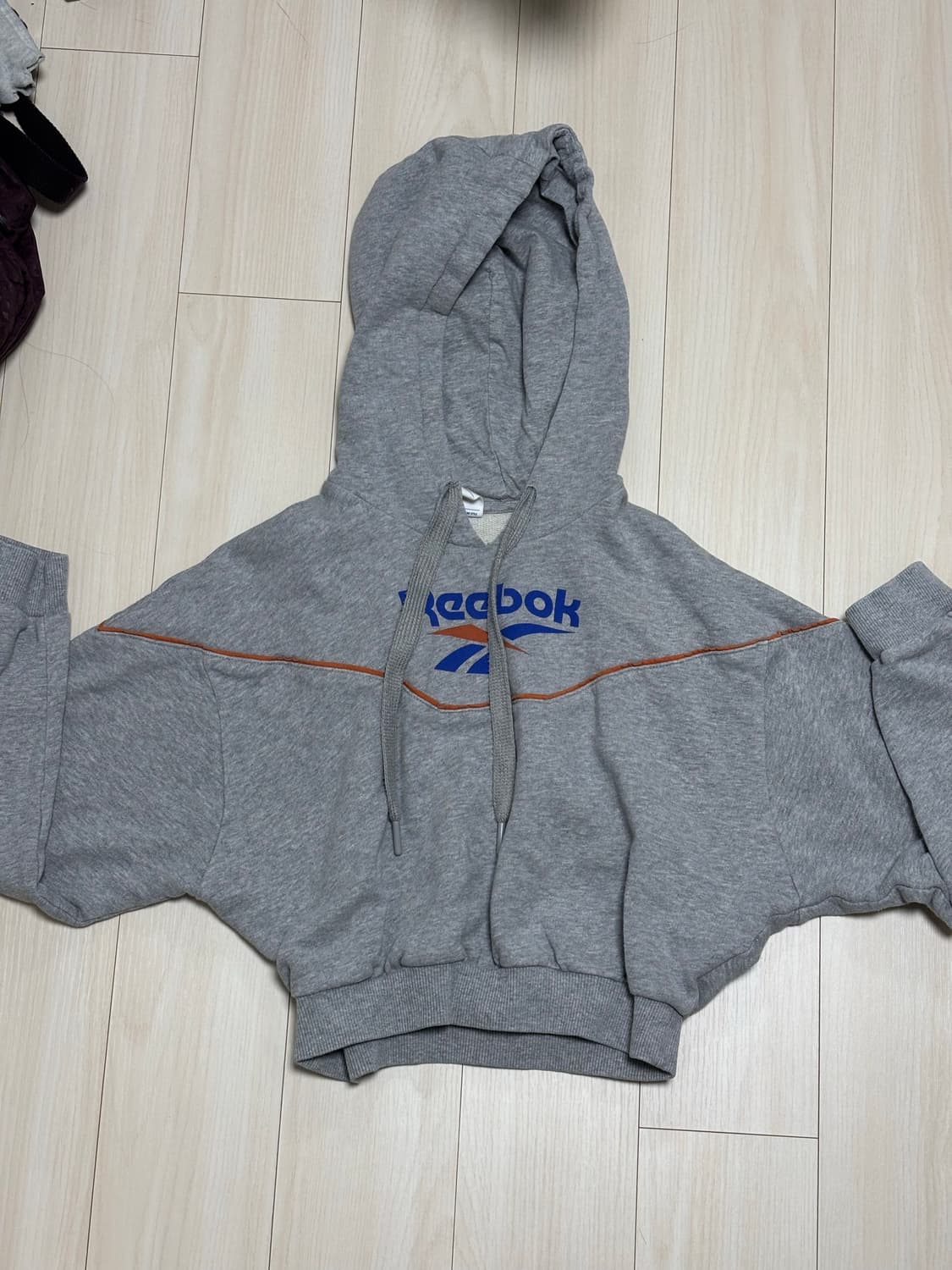REEBOK 크롭 후드티 상품이미지1