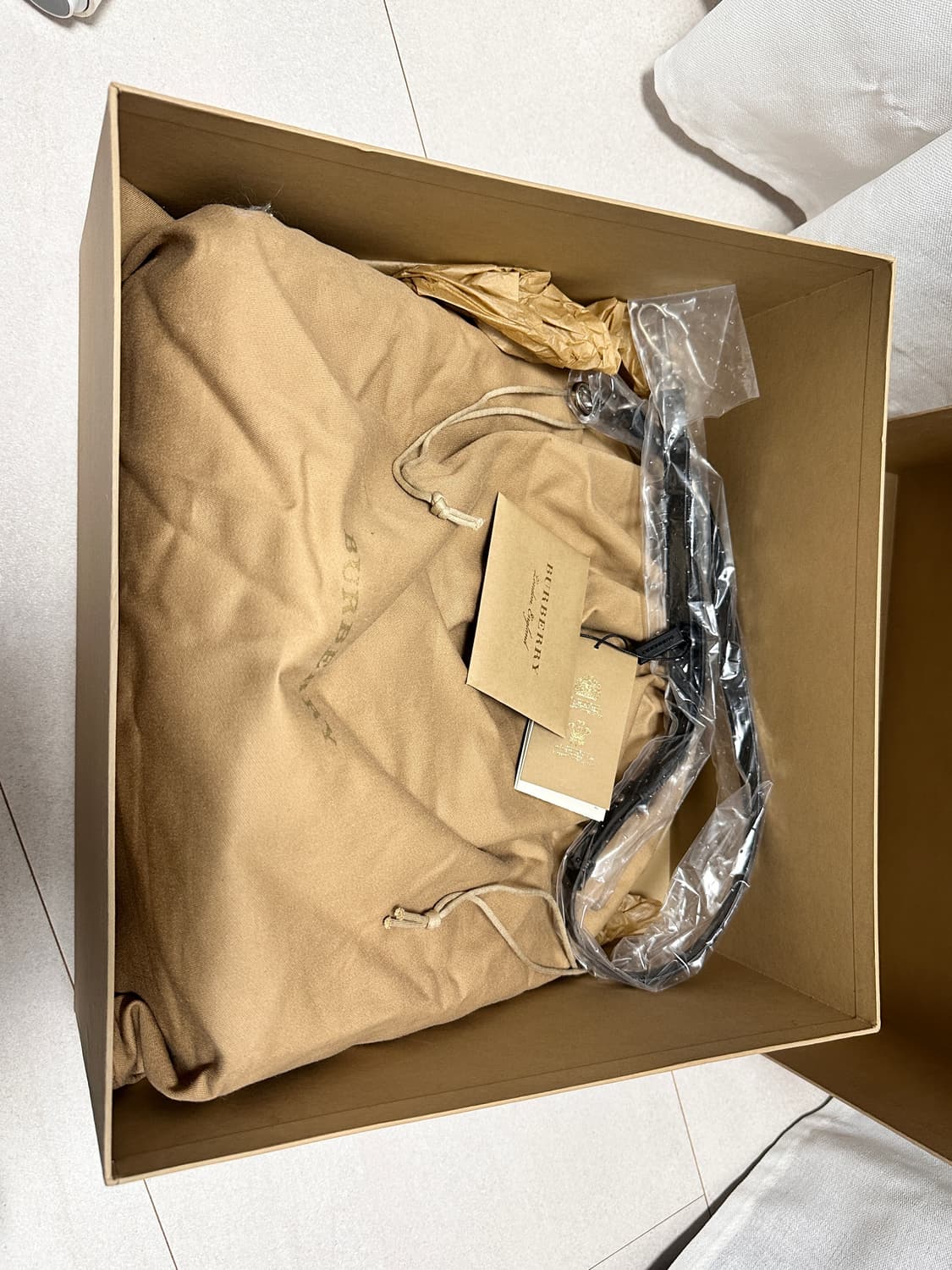 버버리 체크 배너 토트/숄더백 미디움 상품이미지4