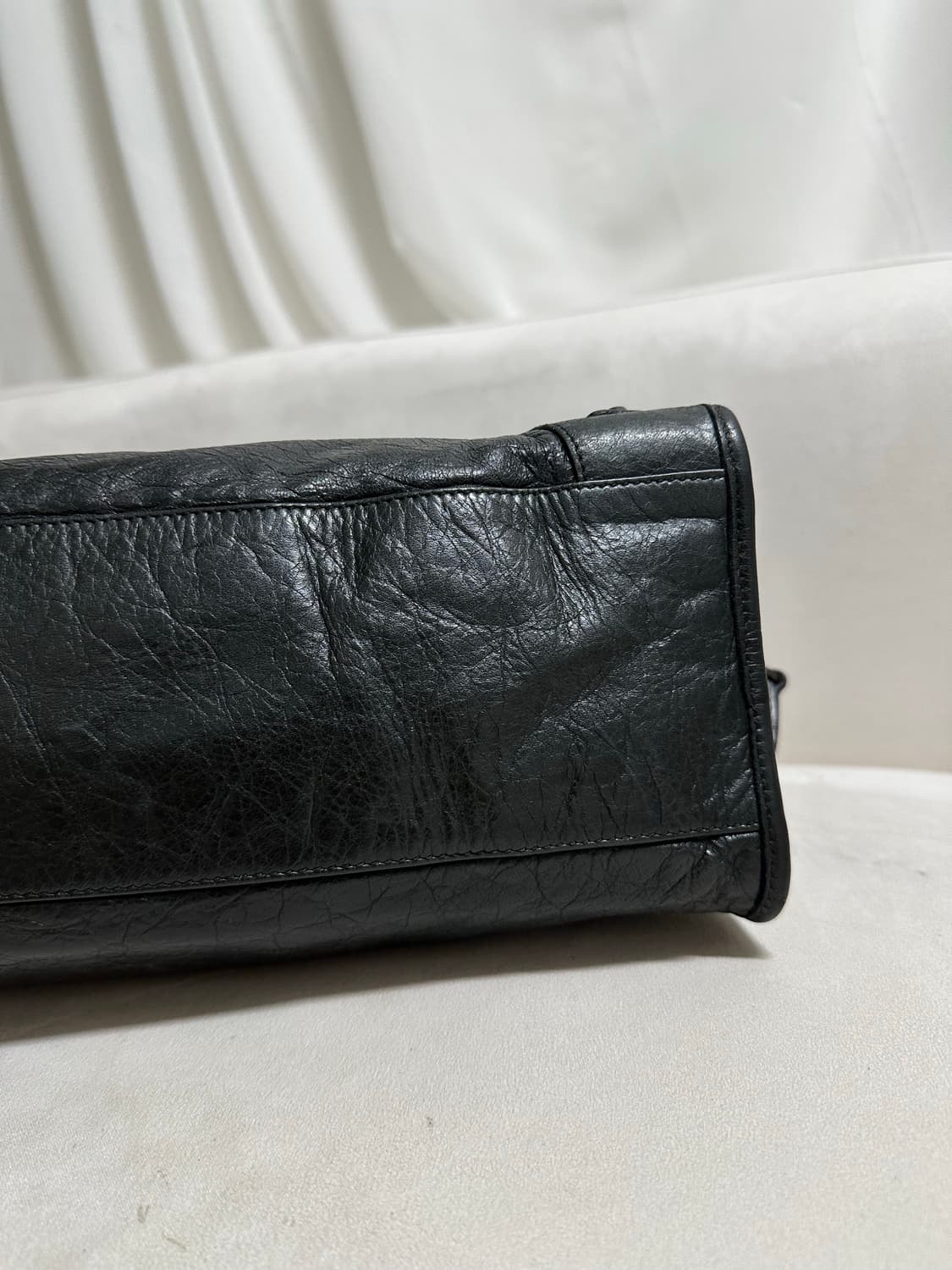 [A 정품] 발렌시아가 시티 모터백 미디움 블랙 상품이미지6