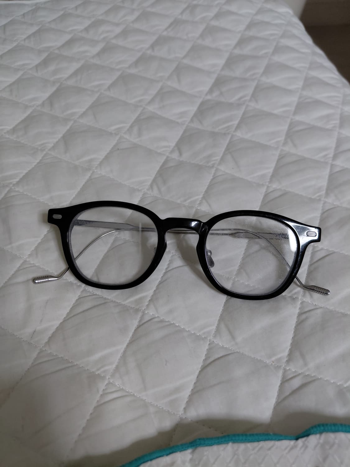 젠틀몬스터 에디 01 안경 팝니다  상품이미지1