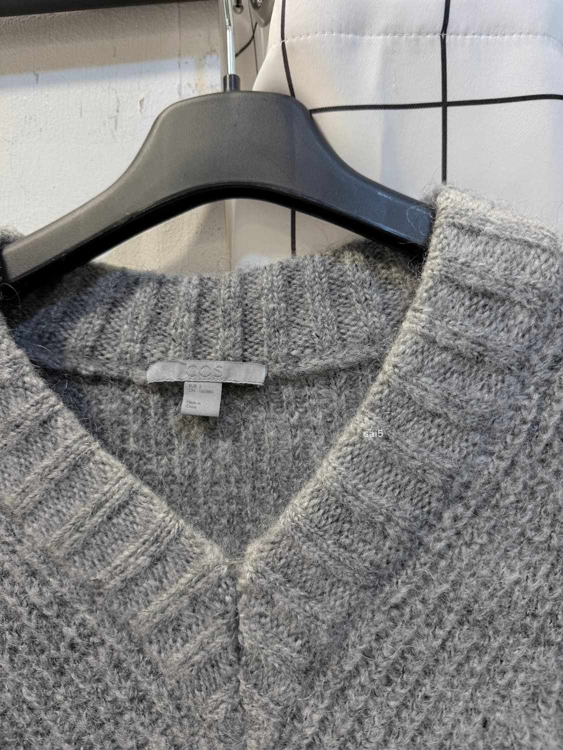 cos  코스 모헤어 브이넥 니트  상품이미지3
